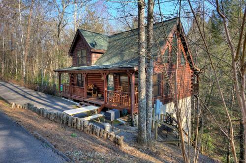Nestled Inn #214 - Two Bedroom Cabin