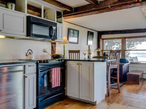 Artist's Waterfront Retreat