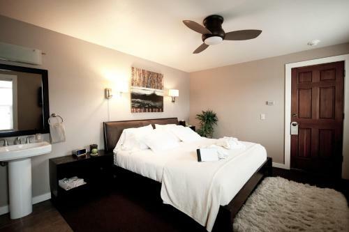 Bird Rock Hotel