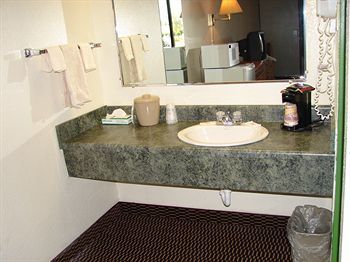 Motel Columbus Inn & Suites