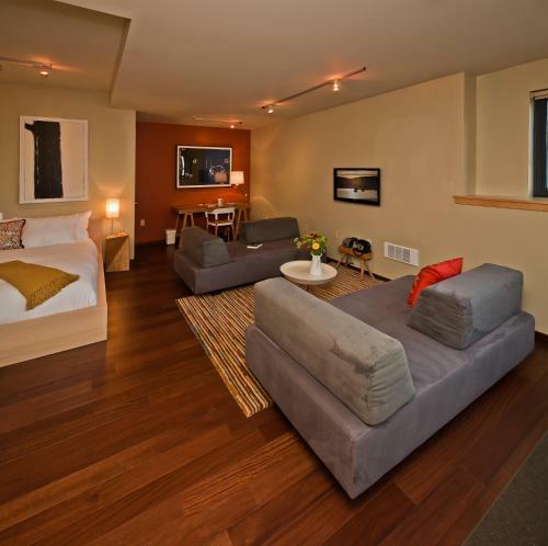 Hotel Island Inn At 123 West