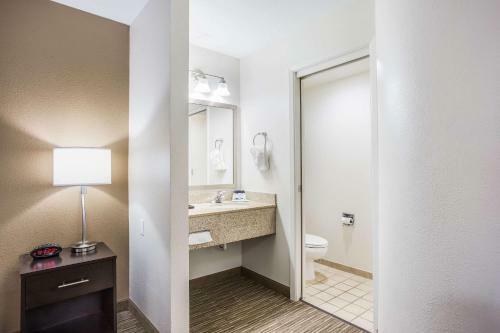 Hotel Mr. Sandman Inn & Suites