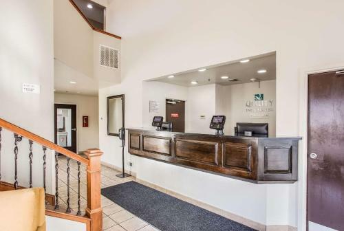 Hotel Mr. Sandman Inn & Suites