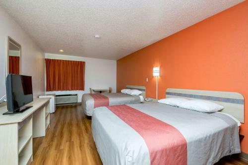 Motel 6 Waterloo