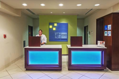 Holiday Inn Express Hotel & Suites Eagle Pass