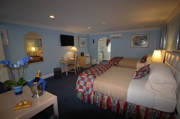 Hotel Pleasant Bay Village Resort