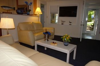 Hotel Pleasant Bay Village Resort