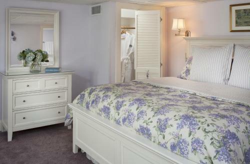 Bed & Breakfast Old Harbor Inn