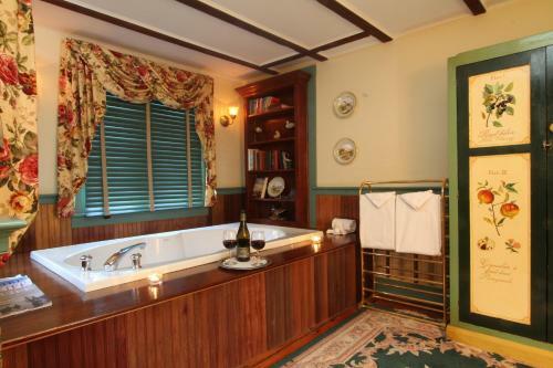 Posada Captain's House Inn