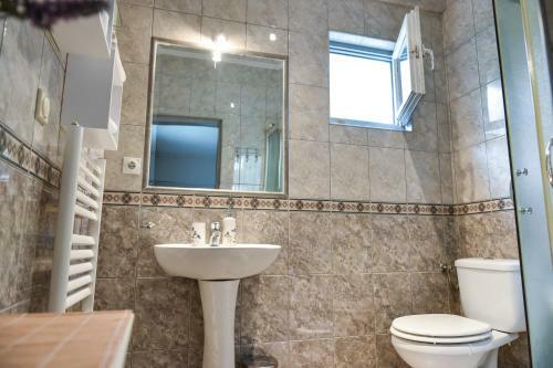 Hostal Guest House Vila Mila