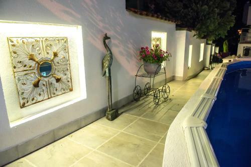 Hostal Guest House Vila Mila