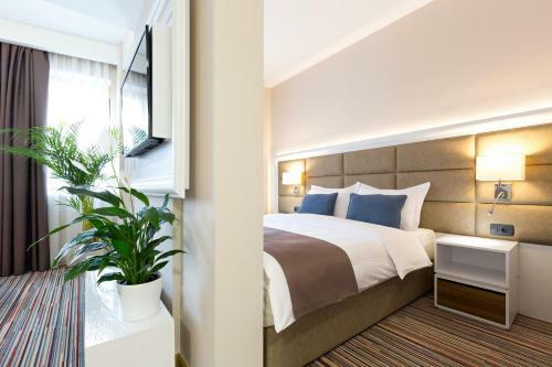 Hotel Tesla - Smart Stay Garni