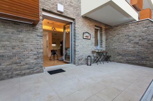 Gentleman Dog Apartment