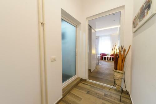 Luxury Center Point Apartment