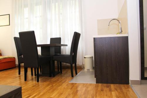 Hostal Wake Up Apartments And Rooms