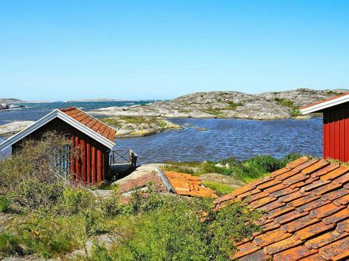 Two-bedroom Holiday Home In Kl�vedal 2