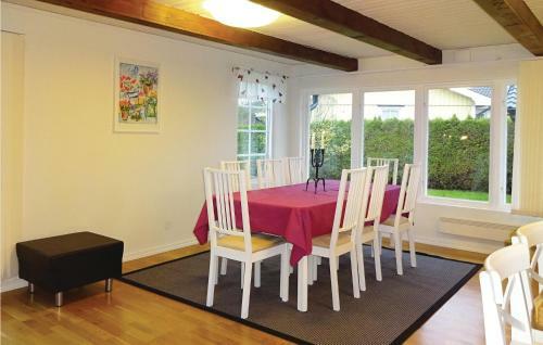 Three-bedroom Holiday Home In Beddingestrand