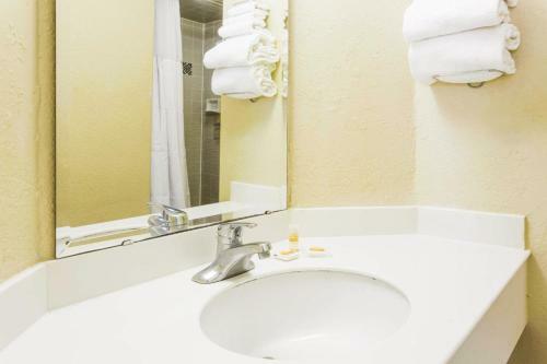 Hotel Days Inn And Suites Altamonte Springs