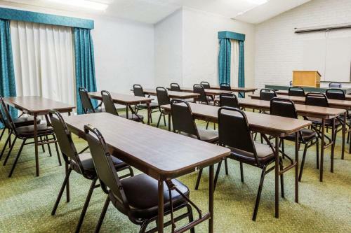 Hotel Days Inn And Suites Altamonte Springs