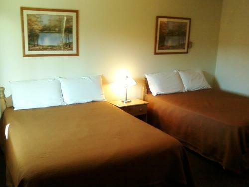 Shady Oaks Motel