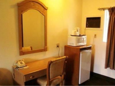 Shady Oaks Motel
