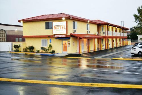 Mojave Village Motel