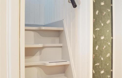 Three-bedroom Holiday Home In Saltsjo-boo
