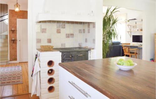 Three-bedroom Holiday Home In Saltsjo-boo