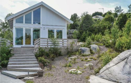 Two-bedroom Holiday Home In Fjaallbacka