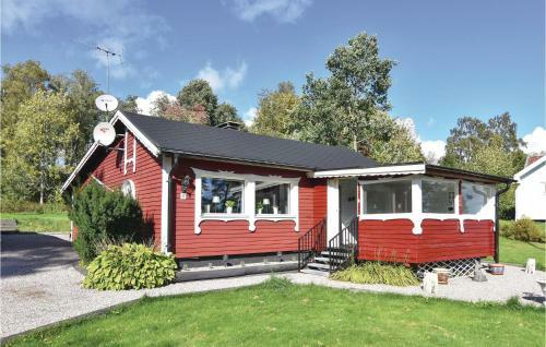 Three-bedroom Holiday Home In Hokerum