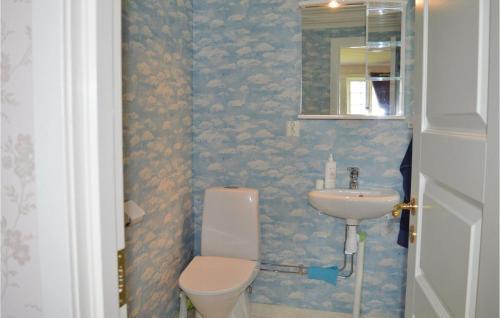 Three-bedroom Holiday Home In Uddevalla