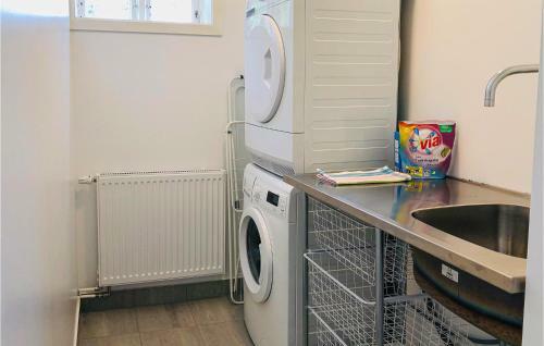 Three-bedroom Holiday Home In Mantorp