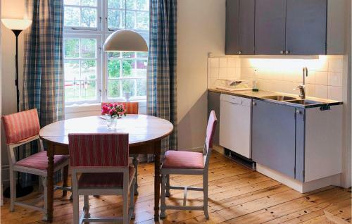 Three-bedroom Holiday Home In Mantorp