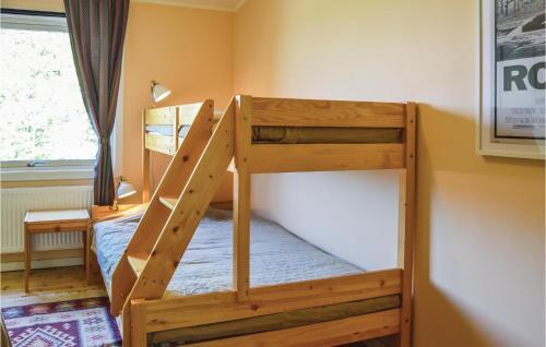 Three-bedroom Holiday Home In Farentunna