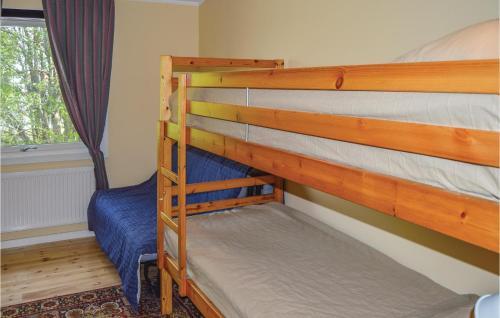 Three-bedroom Holiday Home In Farentunna