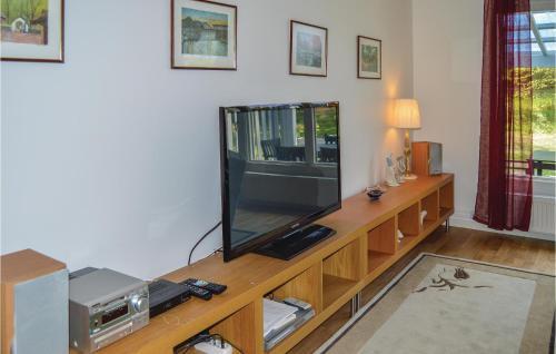 Three-bedroom Holiday Home In Farentunna