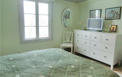 Three-bedroom Holiday Home In Sodra VI