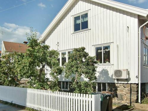 Two-bedroom Holiday Home In Sk�rhamn 1