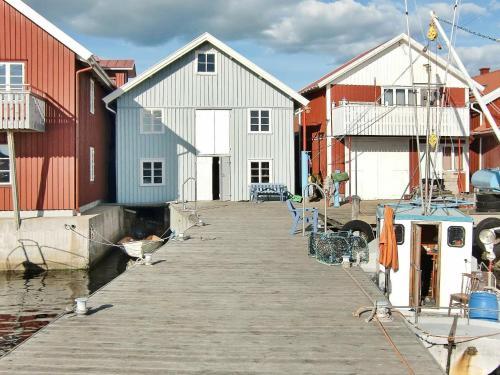 Two-bedroom Holiday Home In Sk�rhamn 1