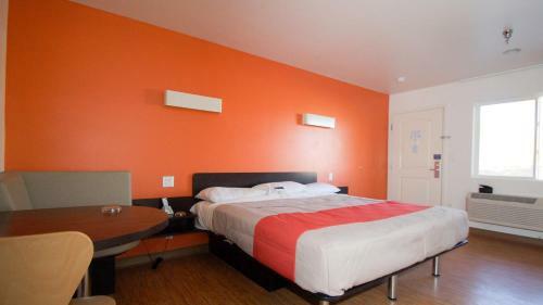 Motel 6 Desert Xpress