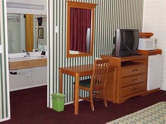 Motel Executive Inn And Suites