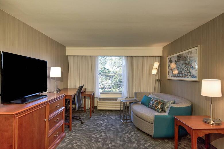 Hotel Courtyard Chapel Hill