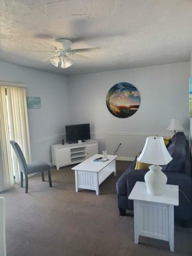 Hotel Coastal Waters Inn