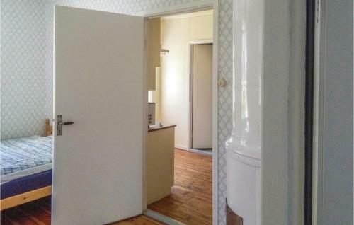 Three-bedroom Holiday Home In Smalandsstenar