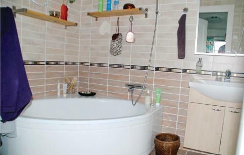 Three-bedroom Holiday Home In Brandstorp