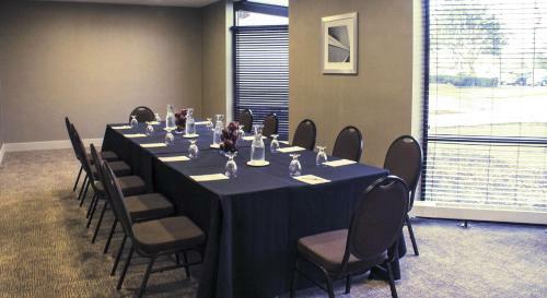 Brookfield Suites Hotel & Convention Center