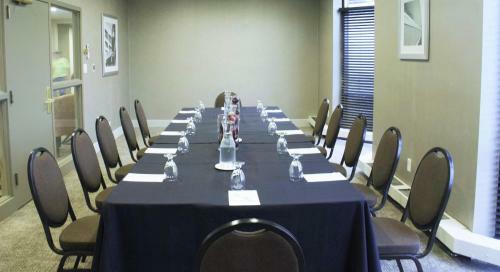 Brookfield Suites Hotel & Convention Center
