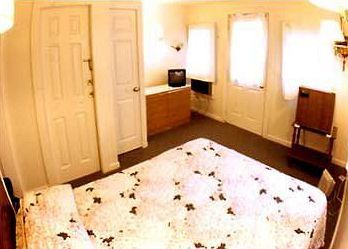 Motel Shorelands Guest Resort & Condominiums