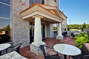 Holiday Inn Express Hotel & Suites Opelika Auburn