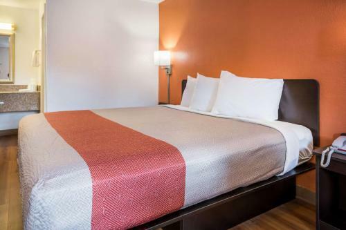 Motel 6 - Opelika